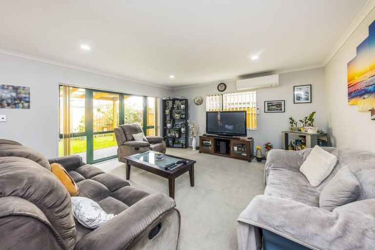 Photo of property in 38 Maypark Crescent, Flat Bush, Auckland, 2016