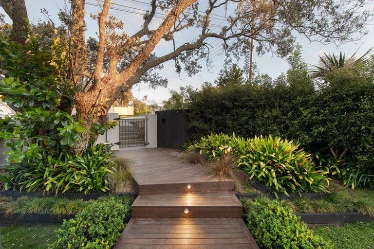 Photo of property in 3a Kowhai Road, Mairangi Bay, Auckland, 0630