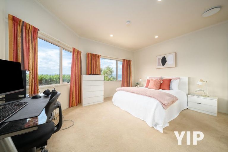 Photo of property in 45 Tamworth Crescent, Newlands, Wellington, 6037