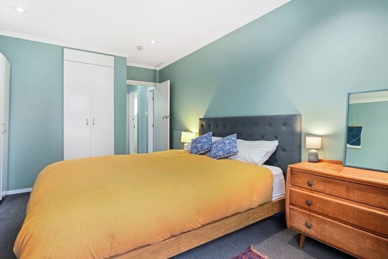 Photo of property in 2/98 Holly Road, St Albans, Christchurch, 8014