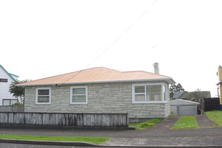 Photo of property in 8 Ranfurly Street, Frankleigh Park, New Plymouth, 4310