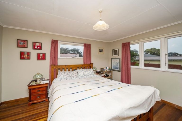 Photo of property in 1 Aytoun Street, Opunake, 4616