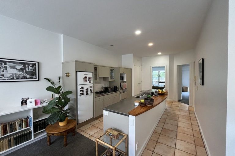 Photo of property in 2/28 Hobson Street, Thorndon, Wellington, 6011
