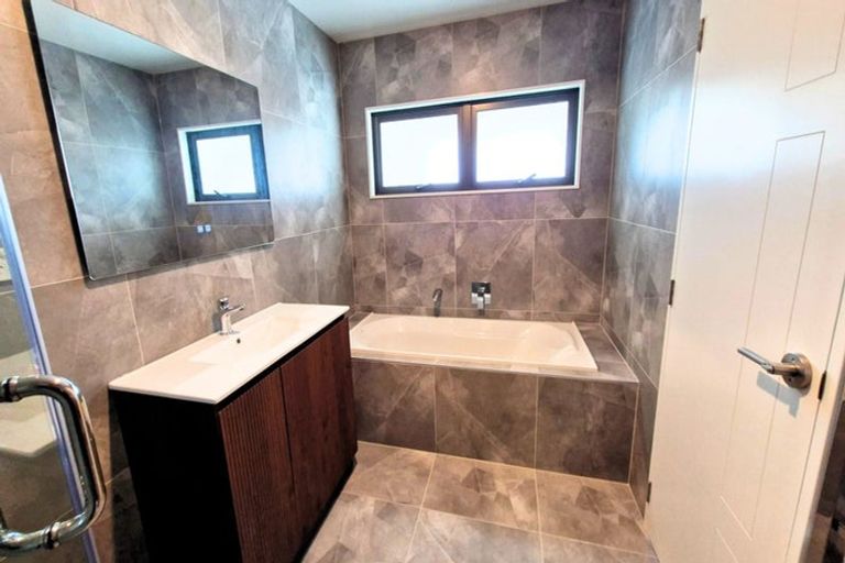 Photo of property in 90c Moire Road, Massey, Auckland, 0614