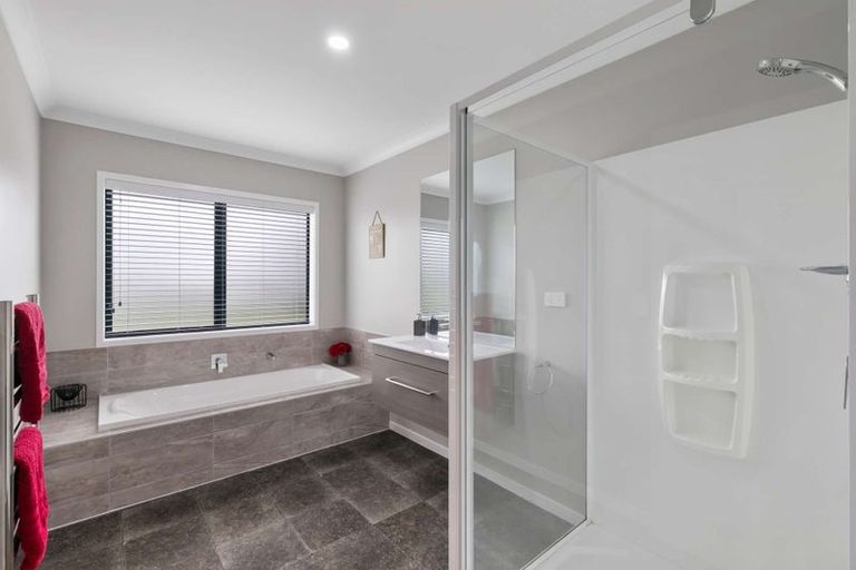 Photo of property in 2 Magnolia Lane, Kaukapakapa, Helensville, 0875