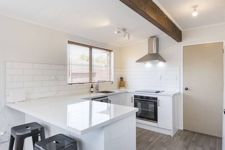 Photo of property in 2 Chatsworth Place, Highbury, Palmerston North, 4412