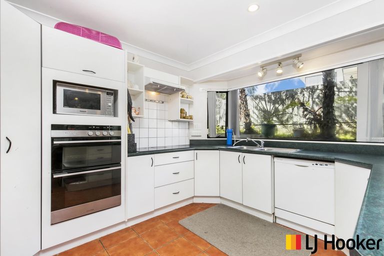 Photo of property in 38 Wairere Road, The Gardens, Auckland, 2105