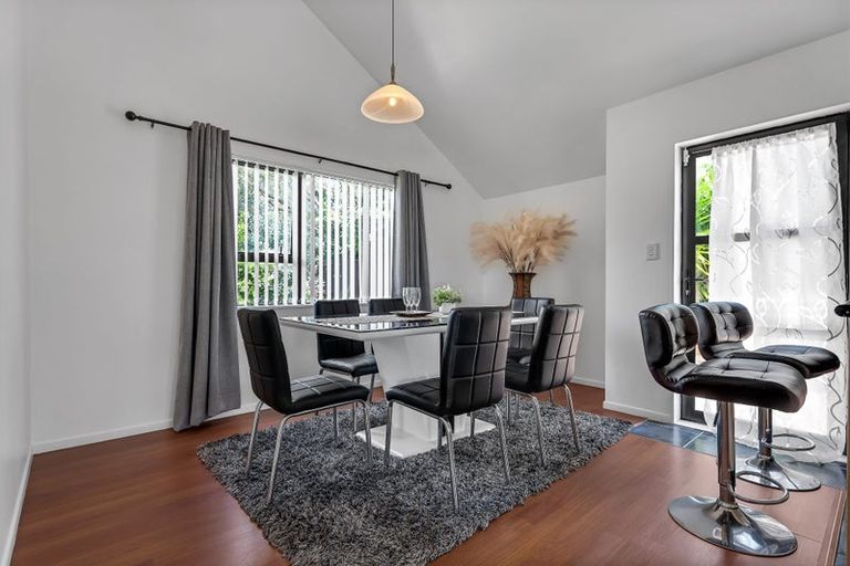 Photo of property in 8 Chardonnay Rise, Henderson, Auckland, 0612