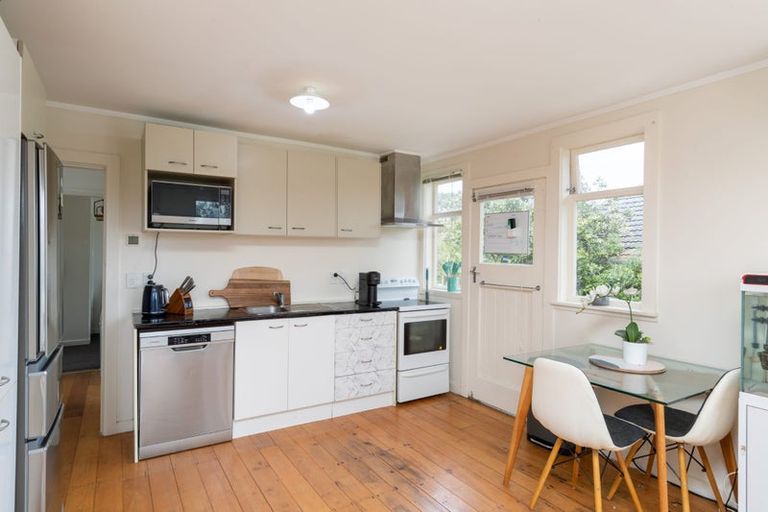 Photo of property in 11 Dorset Grove, Cannons Creek, Porirua, 5024