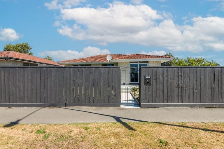 Photo of property in 1/47 Kawau Crescent, Bromley, Christchurch, 8062