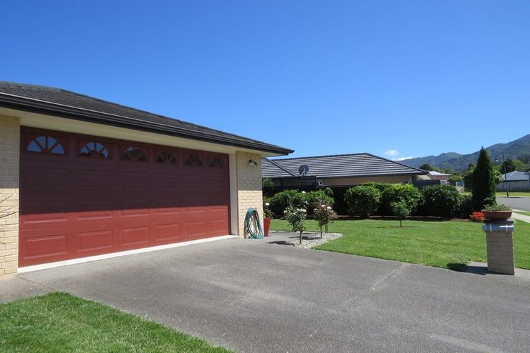 Photo of property in 11 Victoria Street, Coromandel, 3506