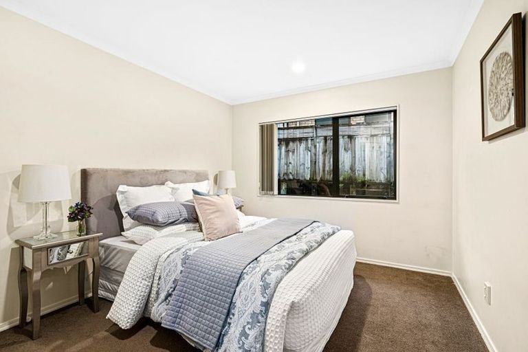 Photo of property in 62a Hogarth Rise, West Harbour, Auckland, 0618