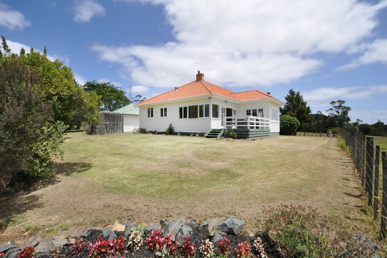 Photo of property in 15 Pukenui Road, Kaiwaka, 0573