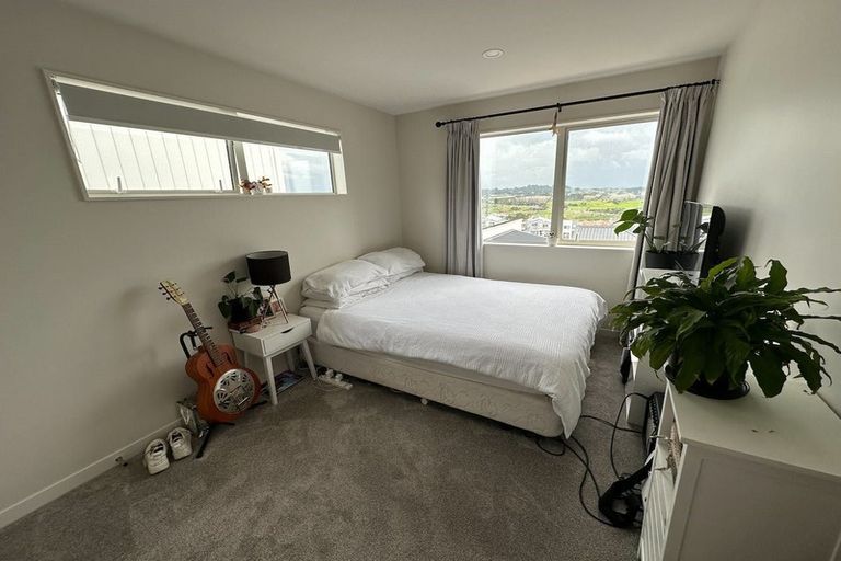 Photo of property in 3 Sispara Place, Beach Haven, Auckland, 0626