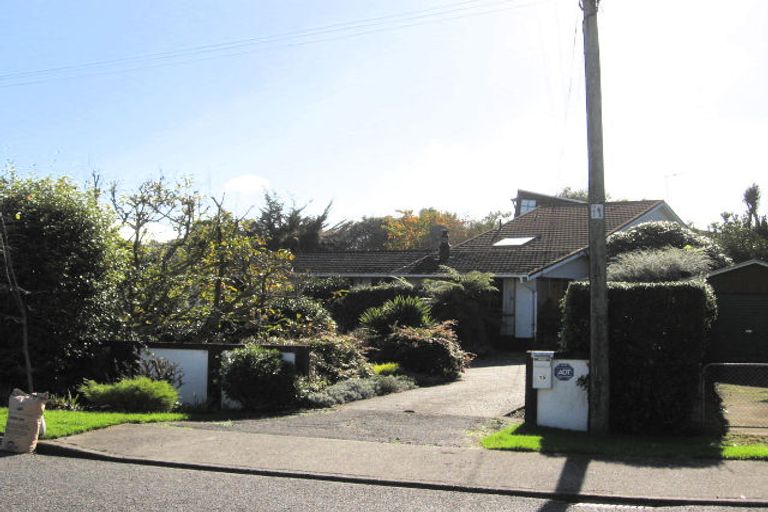 Photo of property in 15 Tiromoana Road, Raumati South, Paraparaumu, 5032