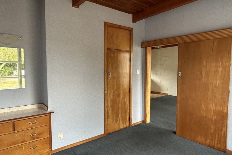 Photo of property in Acacia Flats, 2/207 Waikawa Road, Waikawa, Picton, 7220