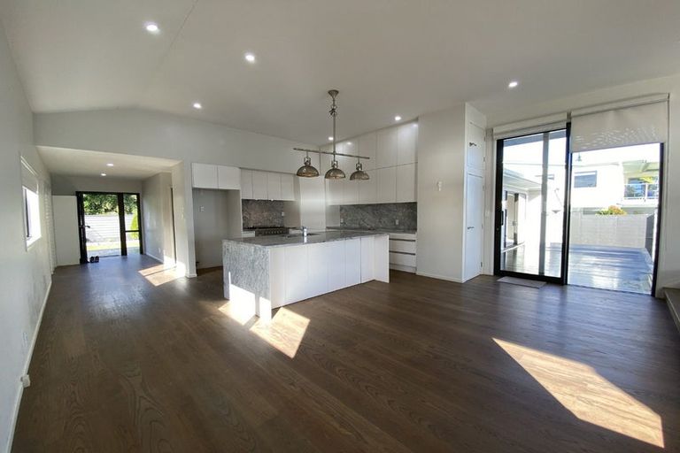 Photo of property in 62 The Terrace, Herald Island, Auckland, 0618