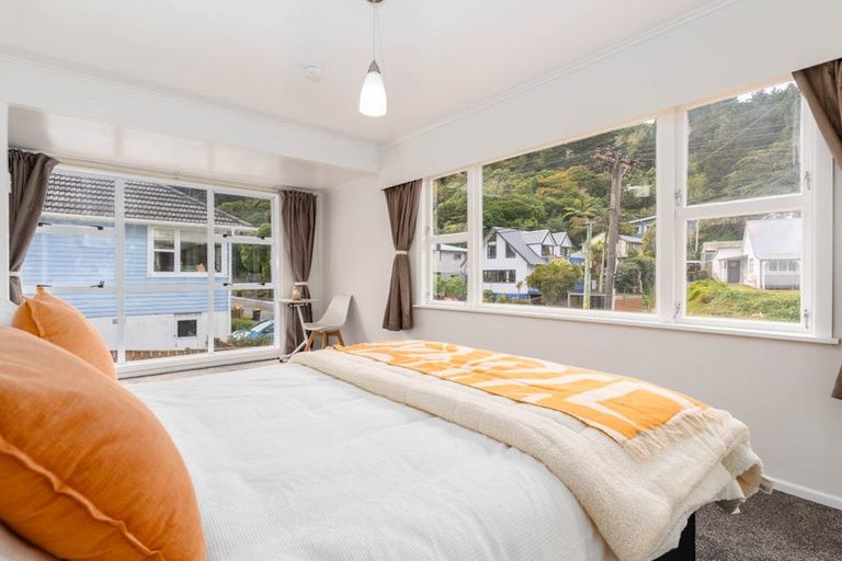 Photo of property in 127 Parkvale Road, Karori, Wellington, 6012