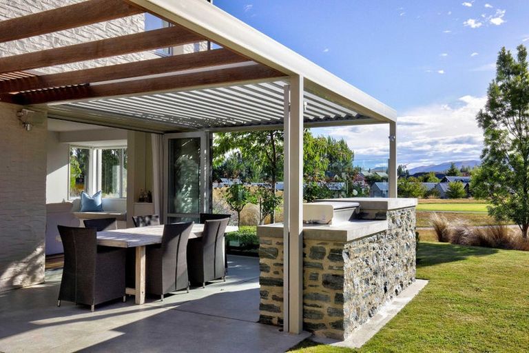 Photo of property in 15 Ayrburn Ridge, Arrowtown, Queenstown, 9371