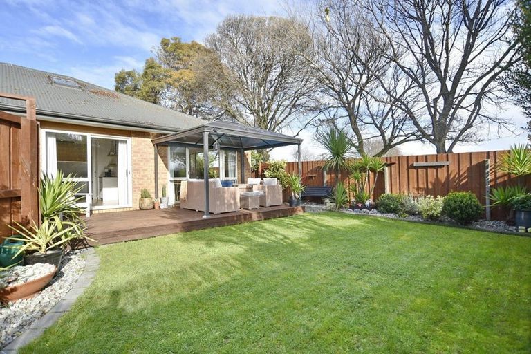 Photo of property in 2/50 Dunedin Street, Redwood, Christchurch, 8051