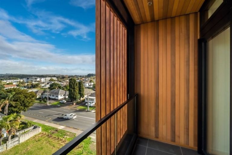 Photo of property in Frank Sargeson Apts, 408/80 Anzac Street, Takapuna, Auckland, 0622