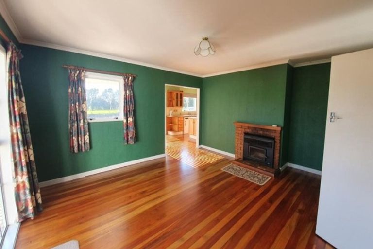 Photo of property in 11 Beach Road, Omata, New Plymouth, 4374