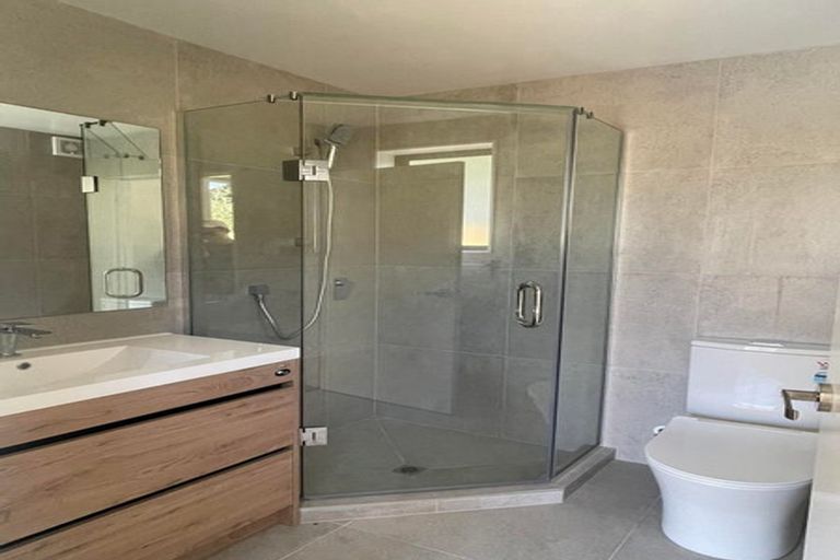 Photo of property in 51c West Harbour Drive, West Harbour, Auckland, 0618