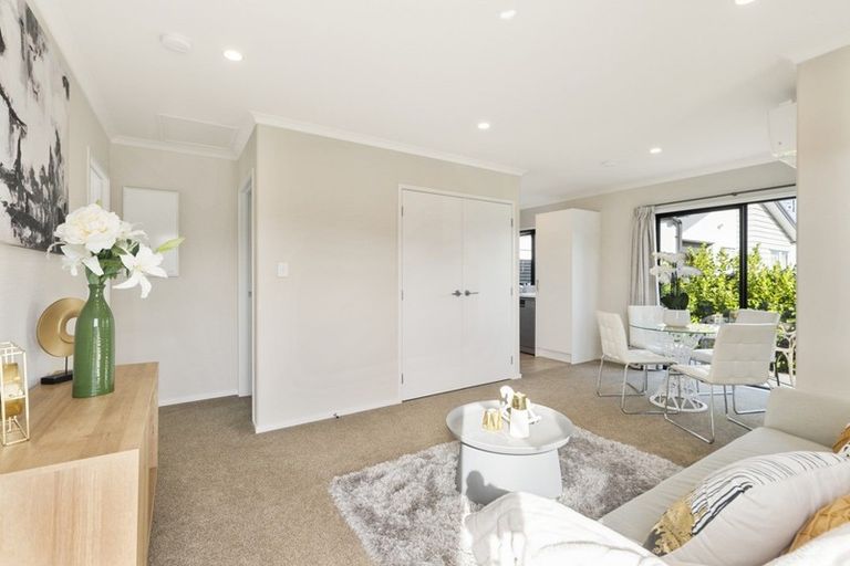 Photo of property in 10 Regiment Road, Papakura, 2110