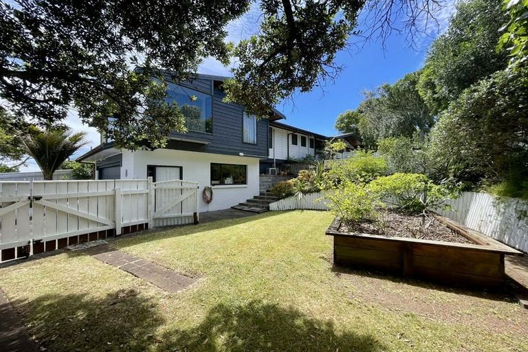 Photo of property in 182 Govett Avenue, Frankleigh Park, New Plymouth, 4310