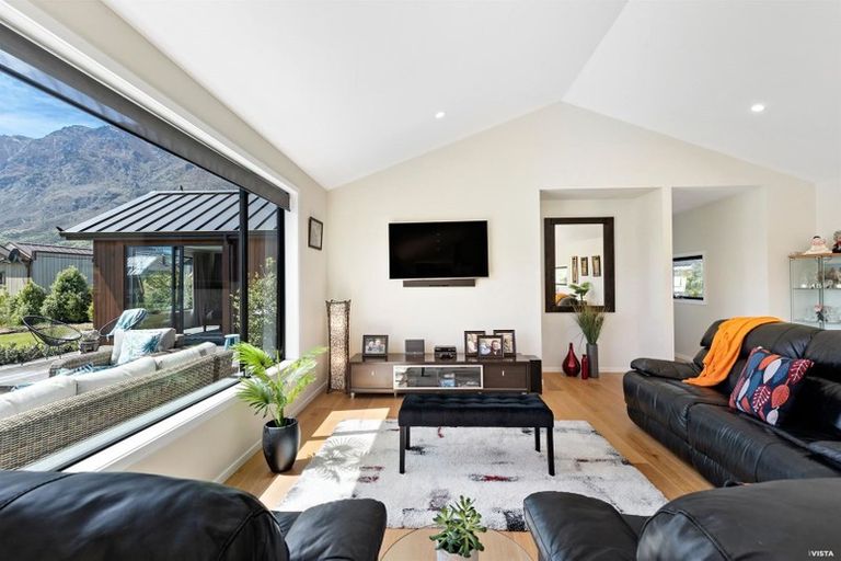 Photo of property in 8 Hovingham Court, Jacks Point, Queenstown, 9371