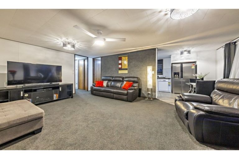 Photo of property in 18 Horlicks Place, Randwick Park, Auckland, 2105