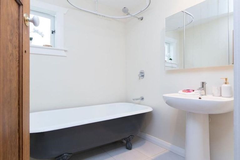 Photo of property in 22 St Michaels Avenue, Point Chevalier, Auckland, 1022