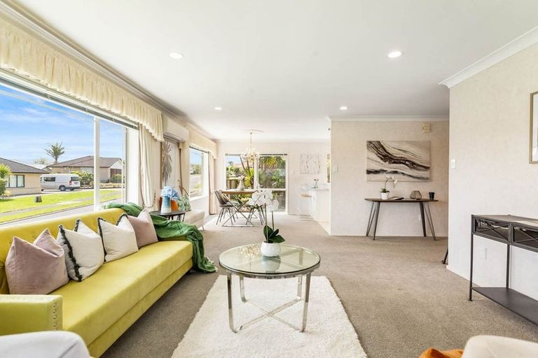 Photo of property in 93 Westerham Drive, Dannemora, Auckland, 2016