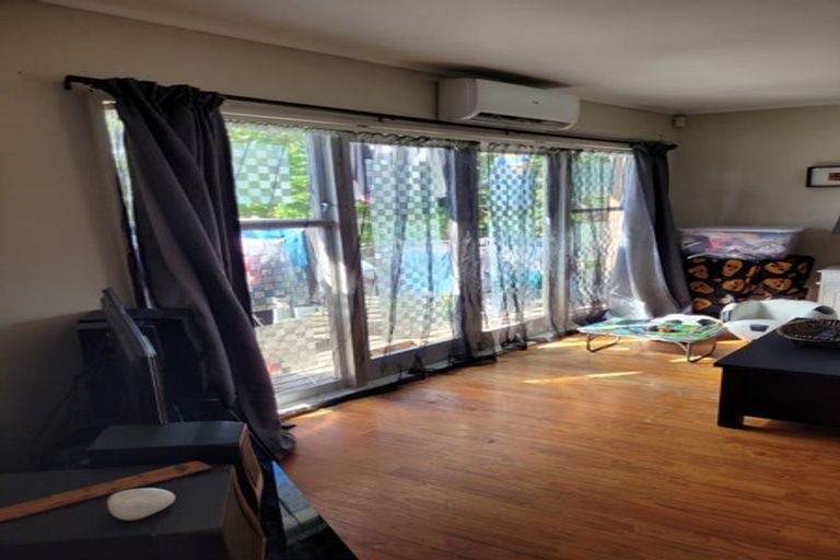Photo of property in 19 Titchener Street, New Lynn, Auckland, 0600
