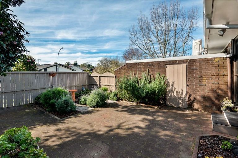 Photo of property in 1/3 Tyrian Close, Half Moon Bay, Auckland, 2012