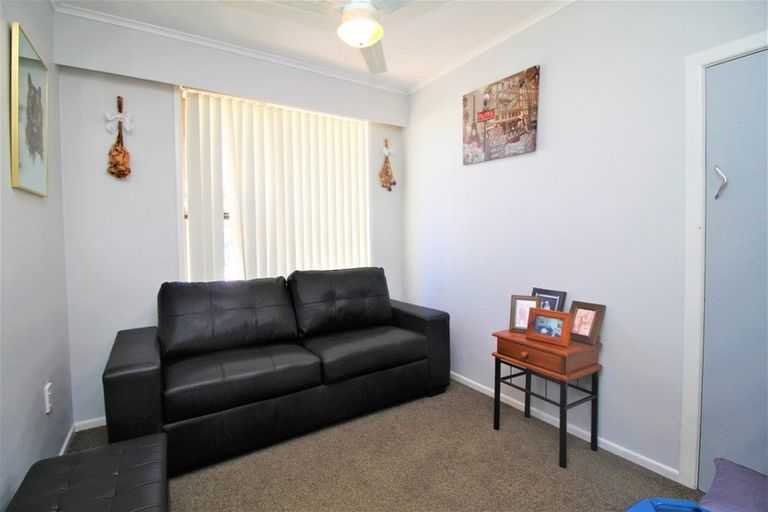 Photo of property in 5 Claridge Street, Glen Eden, Auckland, 0602
