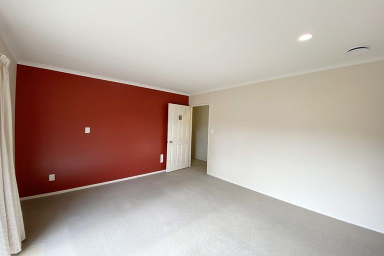 Photo of property in 33 Belcoo Crescent, East Tamaki, Auckland, 2013