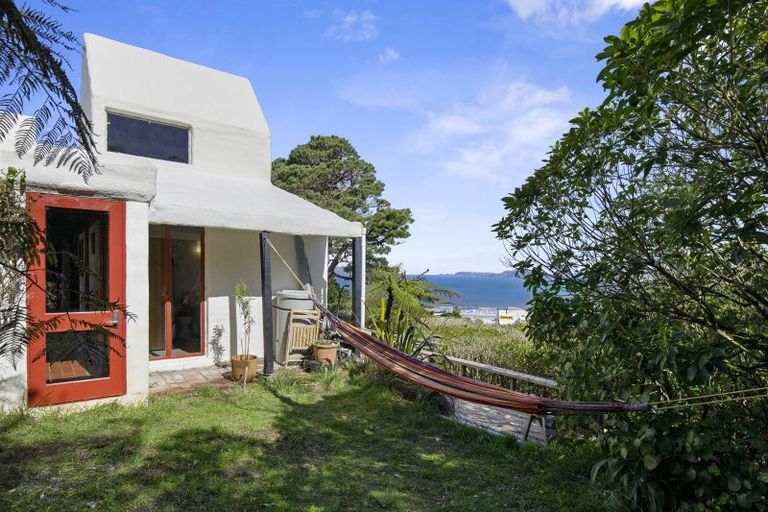 Photo of property in 22 Rakeiora Grove, Korokoro, Lower Hutt, 5012