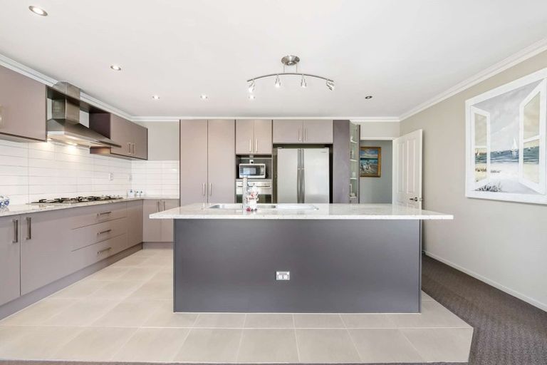 Photo of property in 9 Jomard Terrace, Northcross, Auckland, 0632