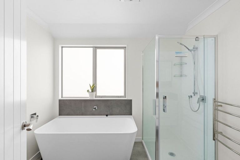 Photo of property in 6 Albizia Grove, Waikanae, 5036