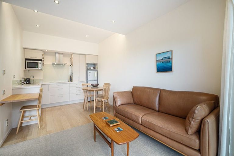 Photo of property in 44 Augusta Street, Redcliffs, Christchurch, 8081