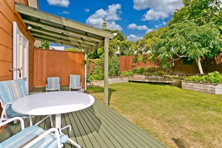 Photo of property in 12 Palliser Lane, Browns Bay, Auckland, 0630