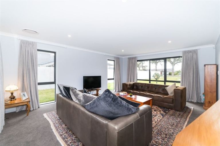 Photo of property in 5 Grand Oaks Drive, Awapuni, Palmerston North, 4412