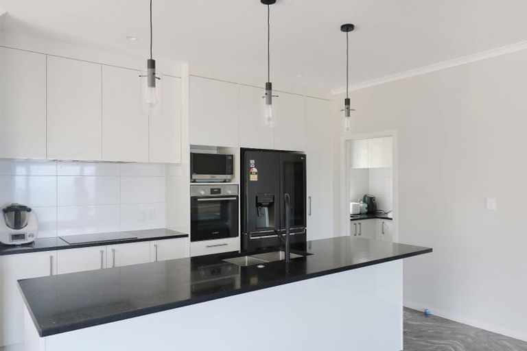 Photo of property in 46 Domett Street, Newlands, Wellington, 6037