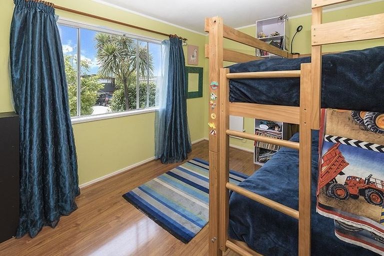 Photo of property in 23 Jade Avenue, Pakuranga Heights, Auckland, 2010