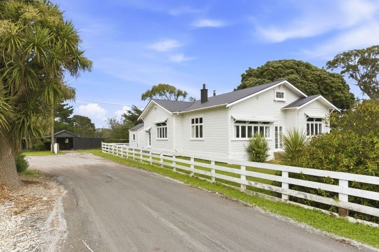 Photo of property in 225 Kuku Beach Road, Kuku, Manakau, 5570