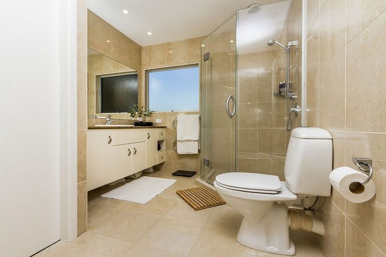 Photo of property in 25 Sylvan Park Avenue, Milford, Auckland, 0620