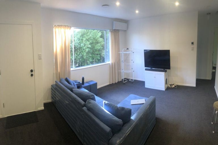 Photo of property in 3/4 Glanmire Road, Newlands, Wellington, 6037