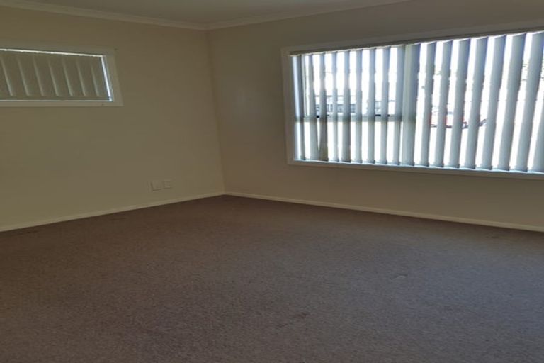 Photo of property in 2/11 Anne Mclean Drive, Bayview, Auckland, 0629