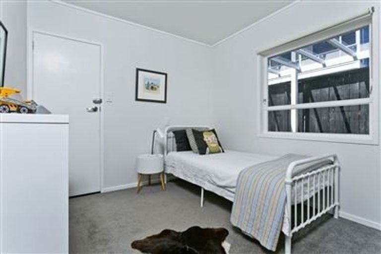 Photo of property in 1/2 Spencer Terrace, Hauraki, Auckland, 0622